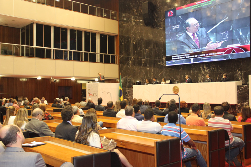 O plenário da ALMG foi aberto ao público durante a sessão comemorativa